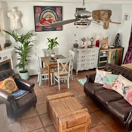 Pueblo Cosy Townhouse, Sleeps 4 Hébergement de vacances Mijas