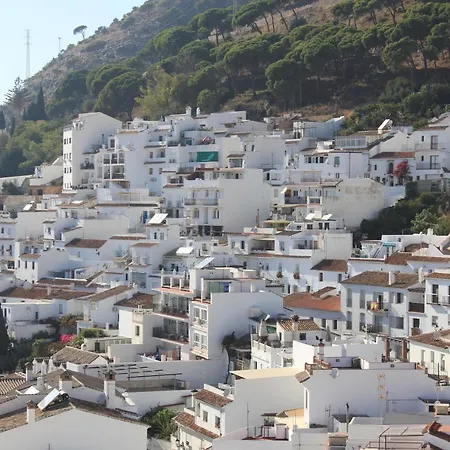 Pueblo Cosy Townhouse, Sleeps 4 Hébergement de vacances Mijas