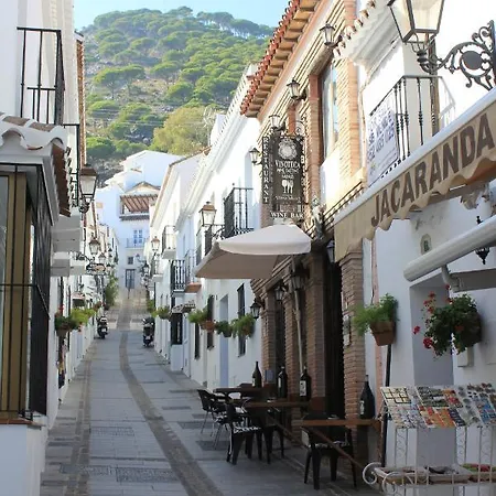 Pueblo Cosy Townhouse, Sleeps 4 Hébergement de vacances Mijas